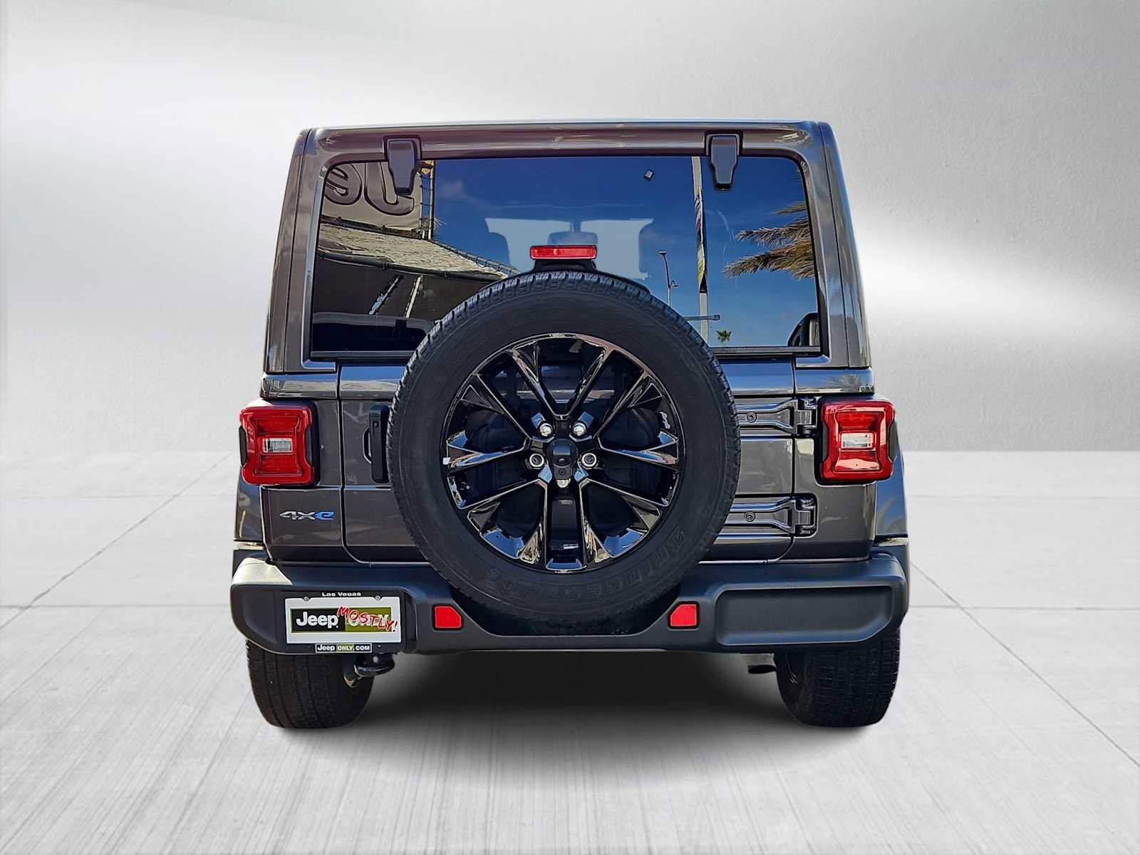 Used 2021 Jeep Wrangler Unlimited Sahara w/ Cold Weather Group image 7