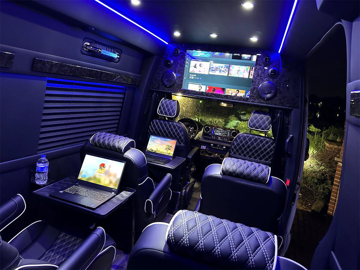 Used 2024 Mercedes-Benz Sprinter 3500 image 2