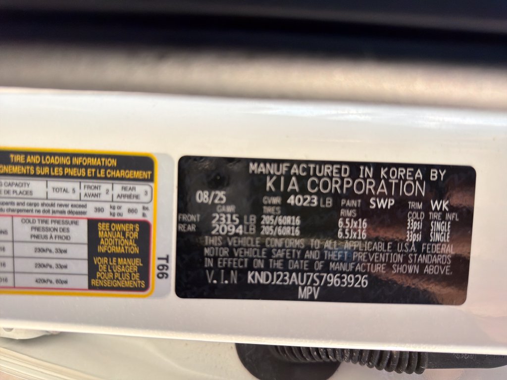 Used 2025 Kia Soul LX w/ LX Technology Package FWD image 30