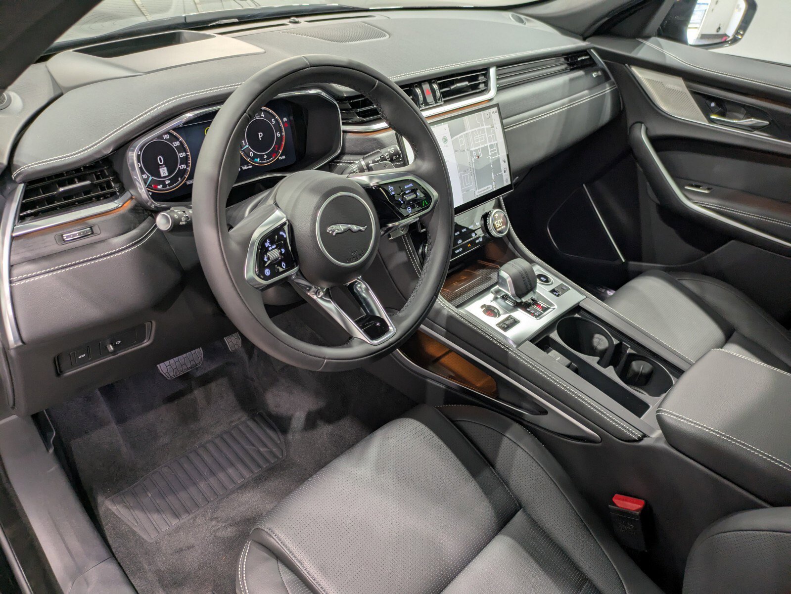 New 2026 Jaguar F-PACE R-Dynamic S image 7