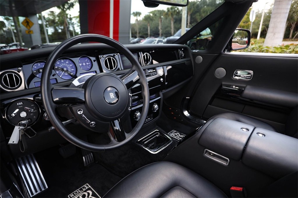 Used 2010 Rolls-Royce Phantom Drophead Coupe image 35