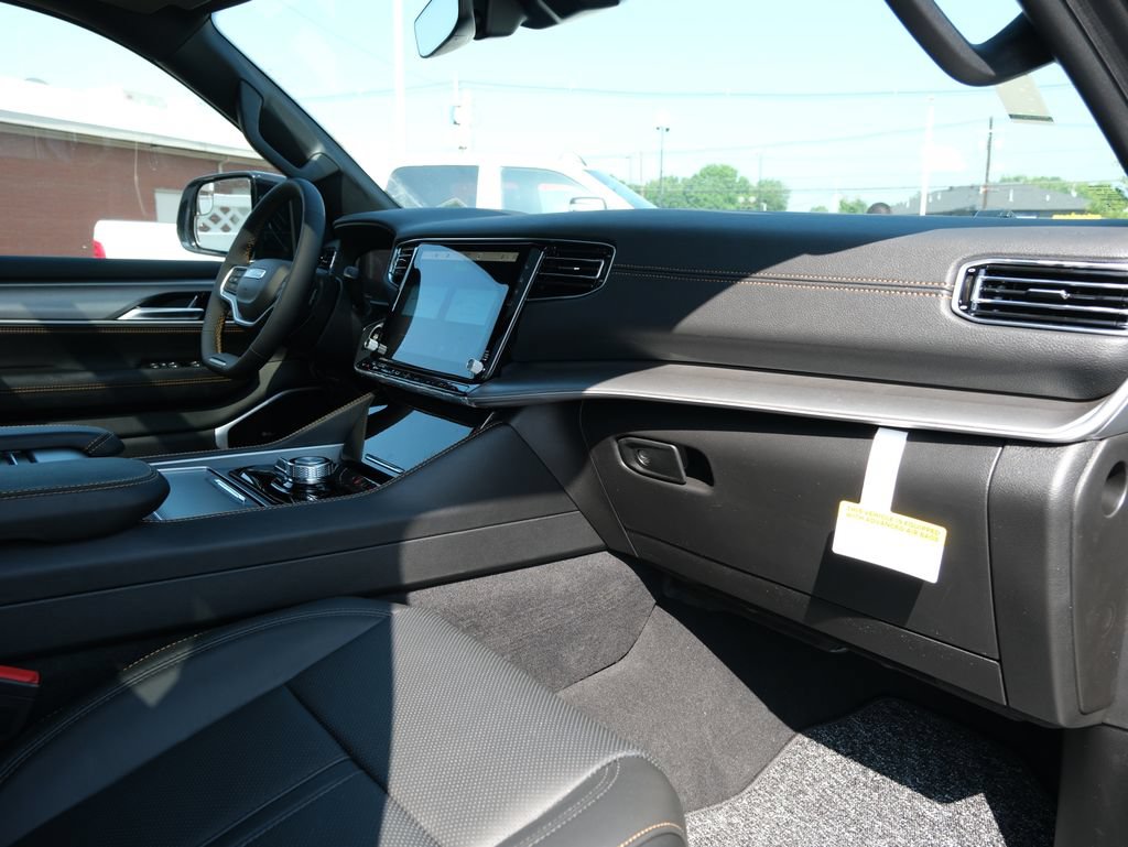 New 2026 Jeep Grand Wagoneer 4WD image 38