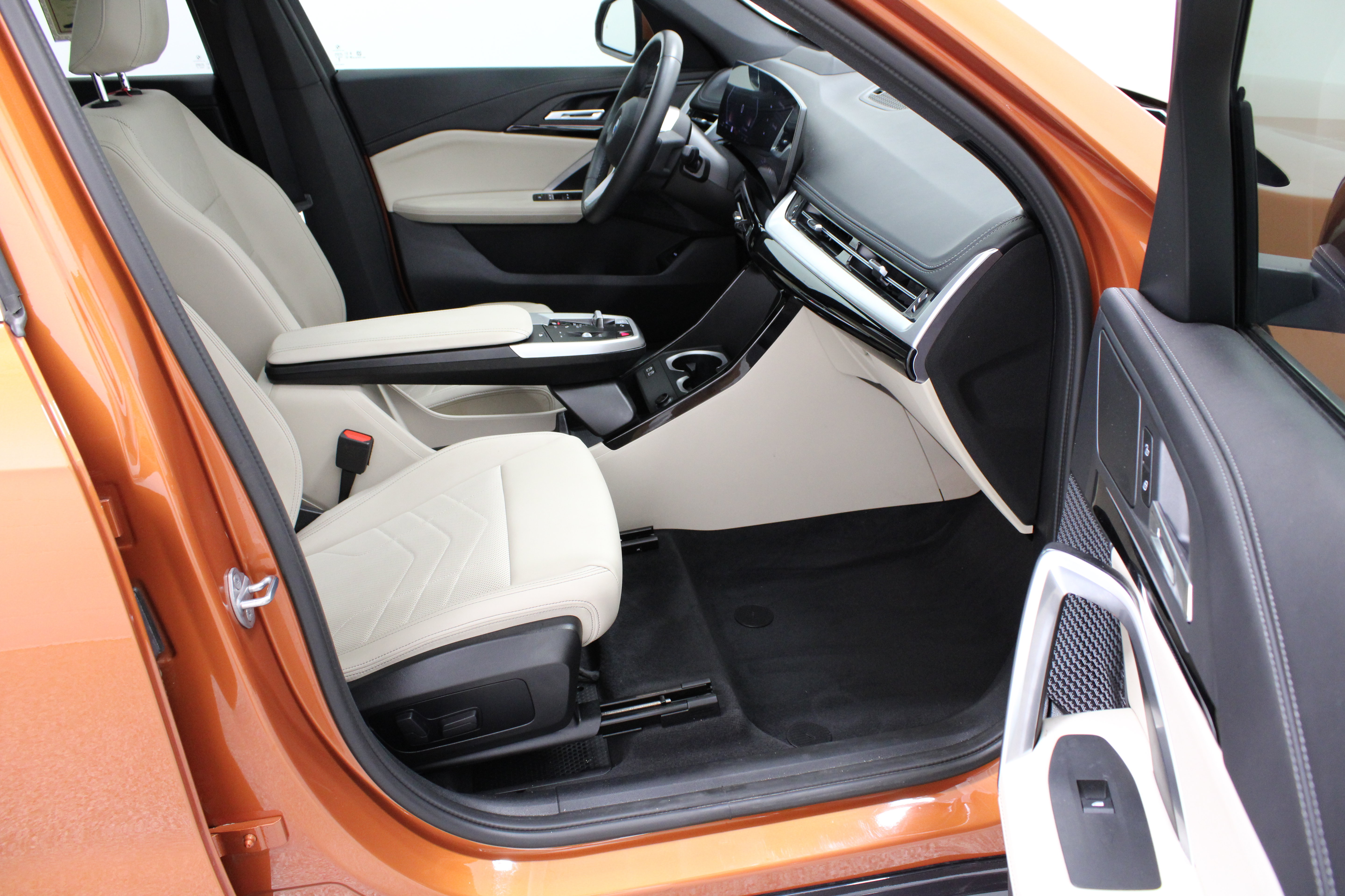 Used 2025 BMW X1 xDrive28i w/ Technology Package AWD/4WD image 40
