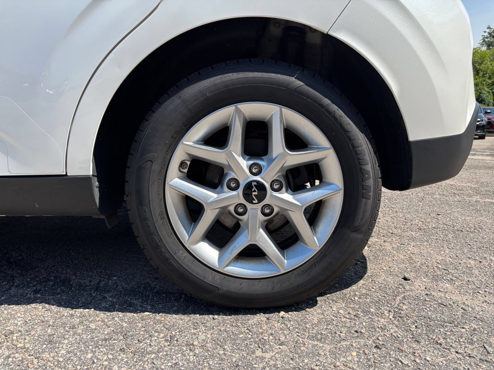 Used 2025 Kia Soul LX w/ LX Technology Package FWD image 25