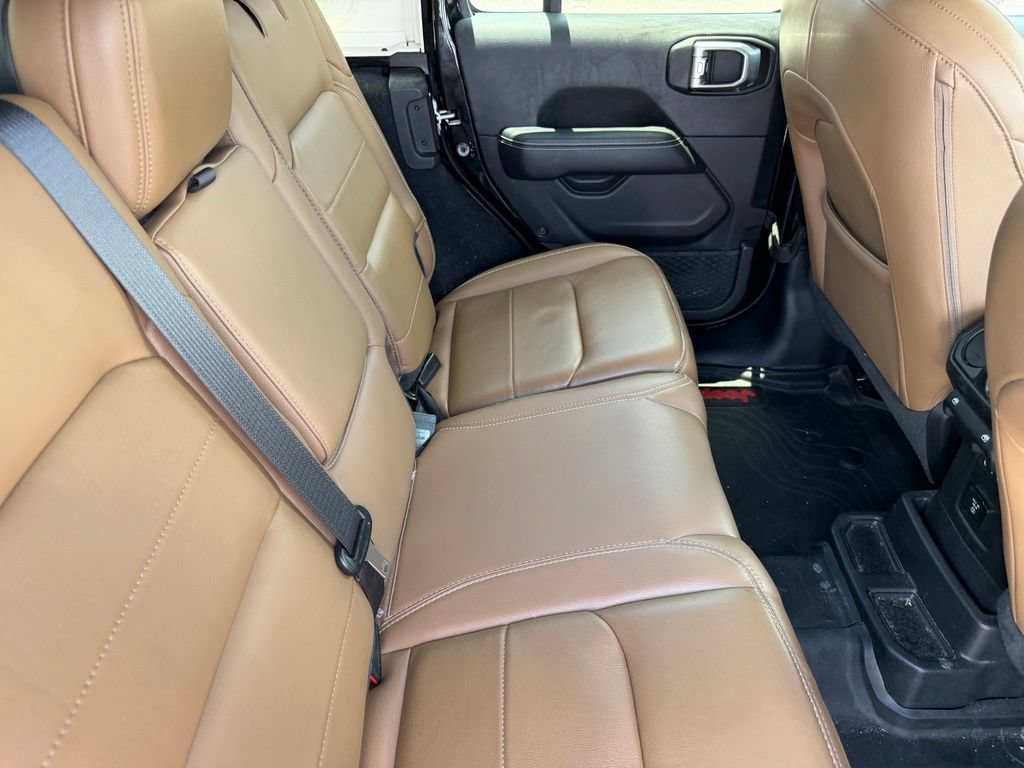 Used 2020 Jeep Wrangler Unlimited Sahara AWD/4WD image 17