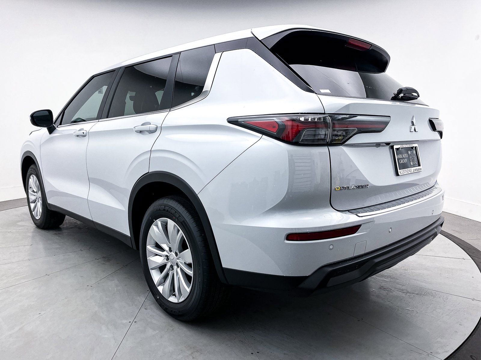 New 2025 Mitsubishi Outlander ES image 5