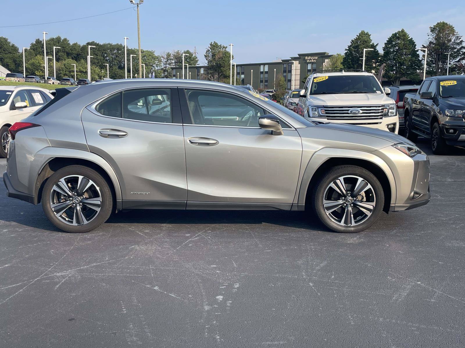Used 2022 Lexus UX 250h w/ Premium Package AWD/4WD image 8