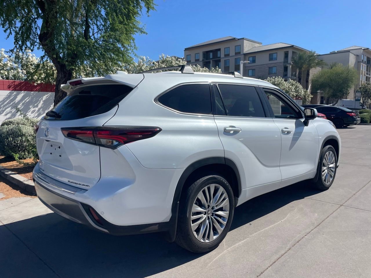 Used 2026 Toyota Highlander Platinum image 3