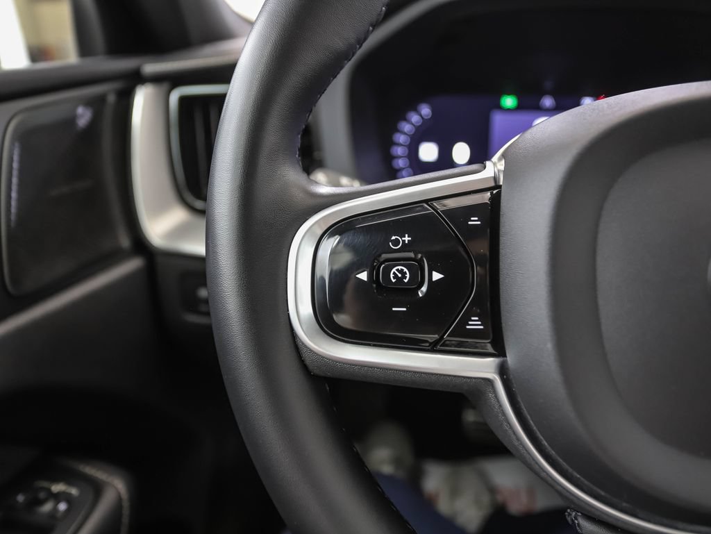 Used 2022 Volvo XC60 B6 R-Design w/ Protection Package Premier AWD/4WD image 12