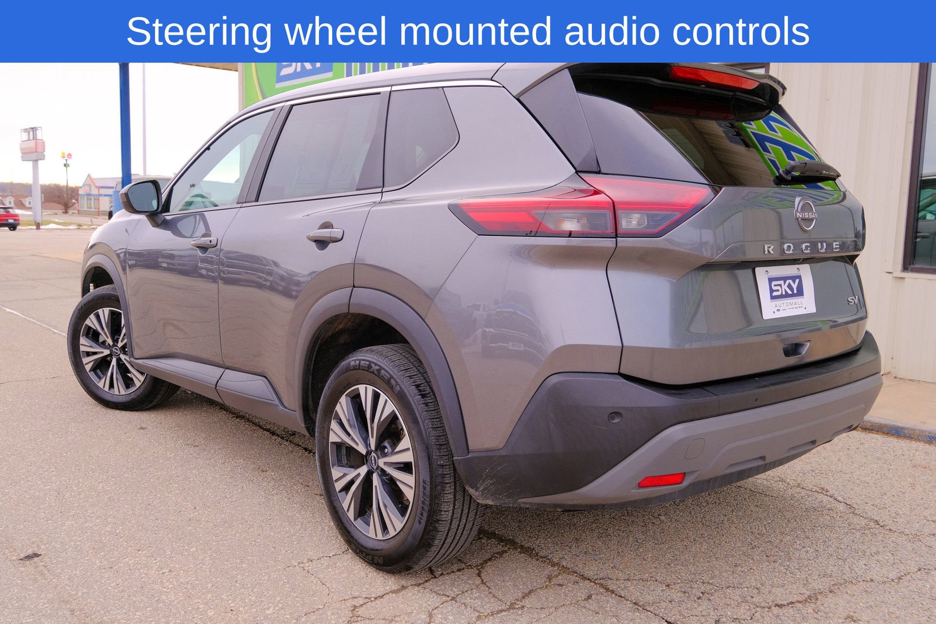 Used 2023 Nissan Rogue SV image 6