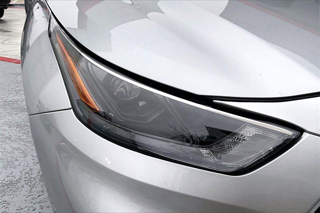 Used 2023 Toyota Highlander XLE image 29