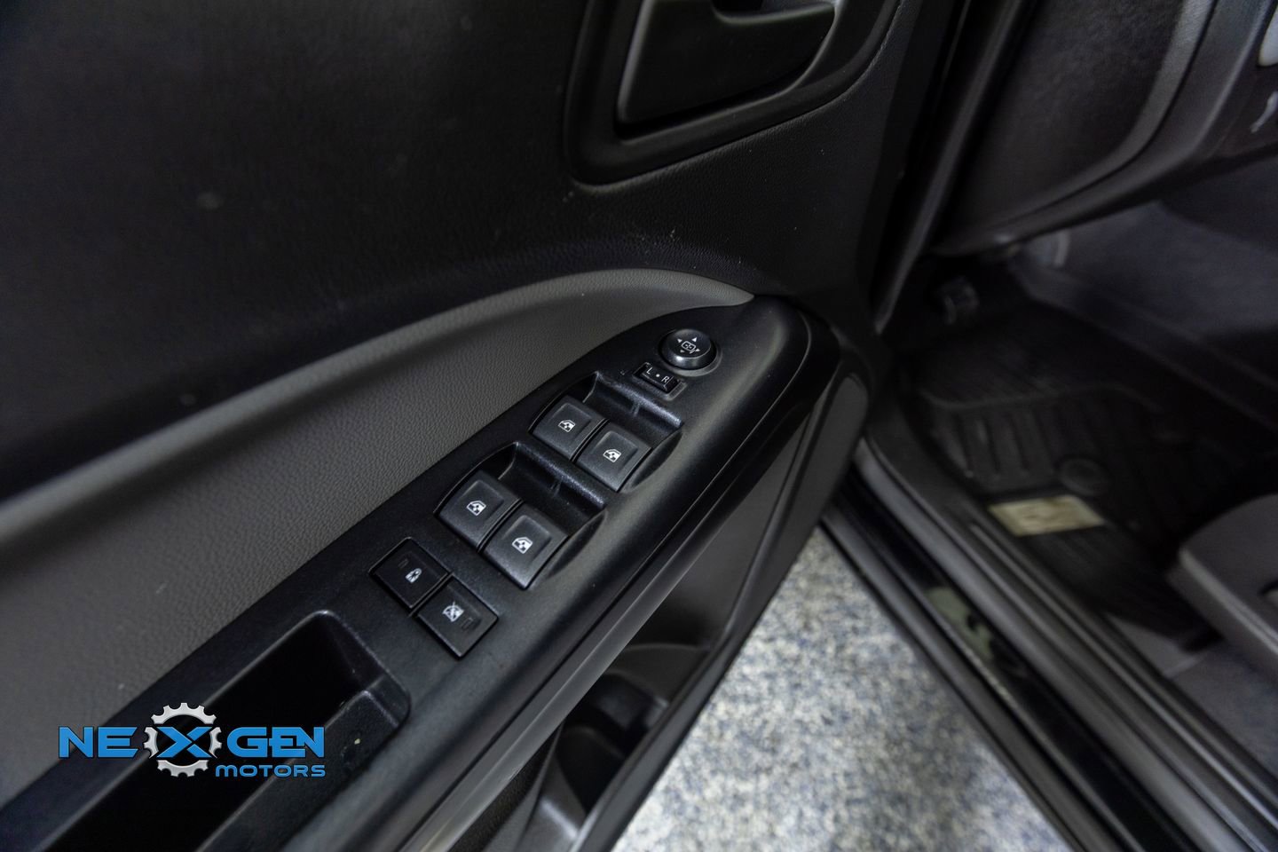 Used 2020 Chevrolet Colorado W/T w/ WT Convenience Package RWD image 12