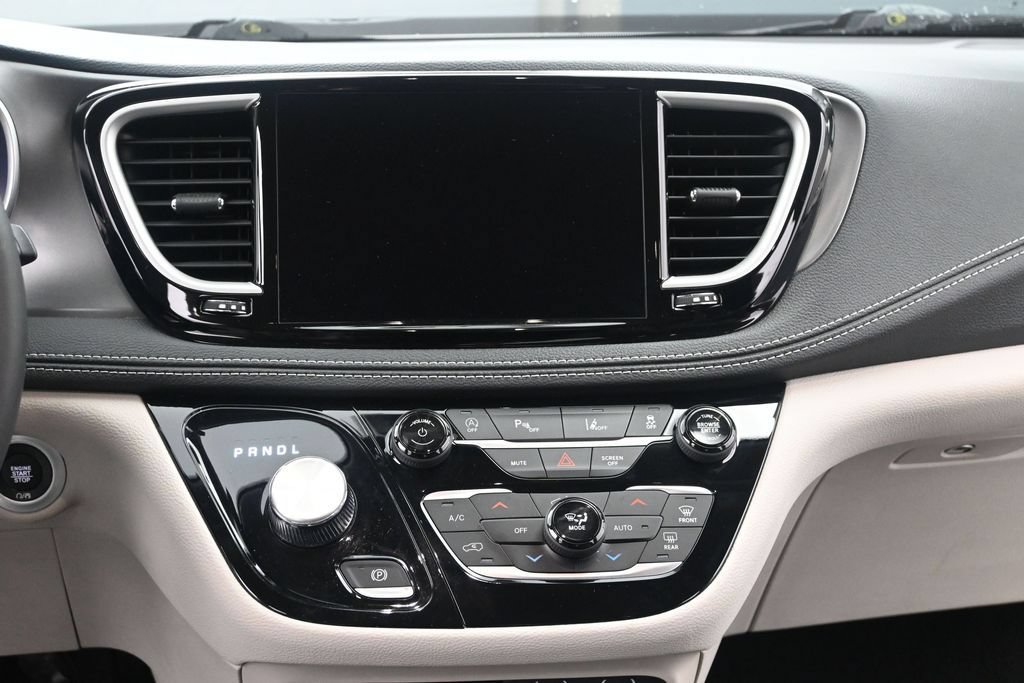 Used 2023 Chrysler Pacifica Touring-L AWD/4WD image 34
