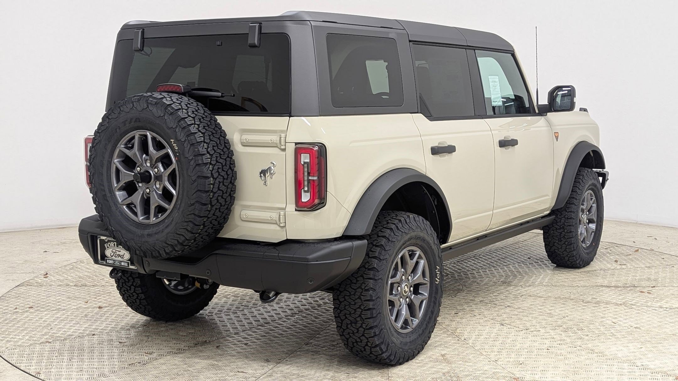 New 2025 Ford Bronco Badlands image 8