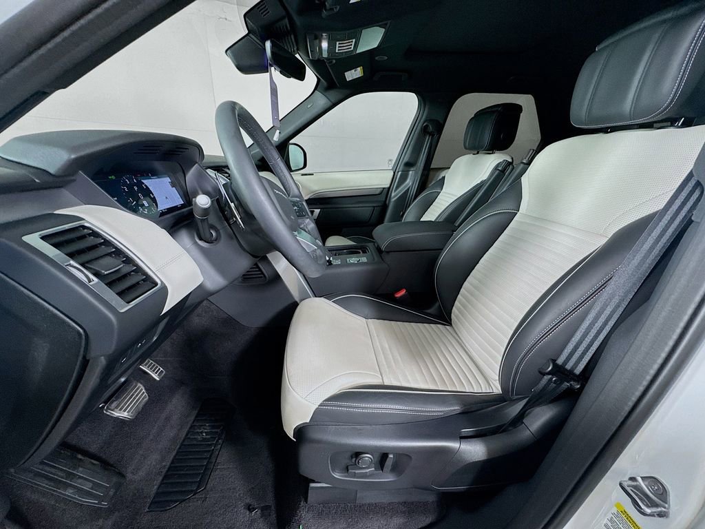 Used 2024 Land Rover Discovery Dynamic SE image 24