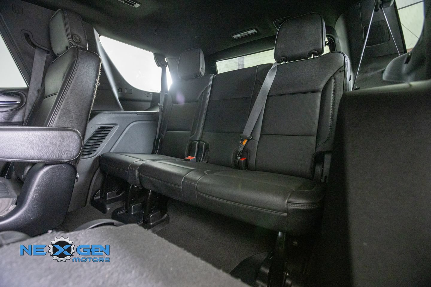 Used 2023 GMC Yukon Denali w/ Advanced Technology Package AWD/4WD image 29