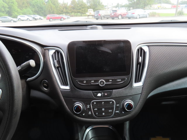 Used 2020 Chevrolet Malibu LT FWD image 17