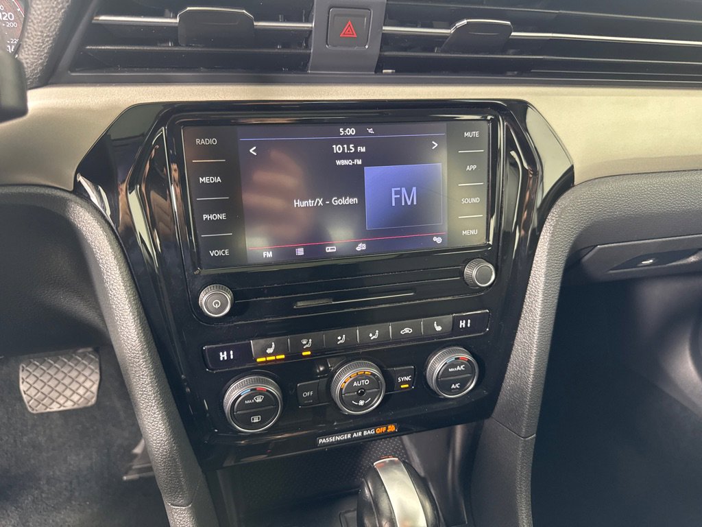 Used 2021 Volkswagen Passat 2.0T SE image 19