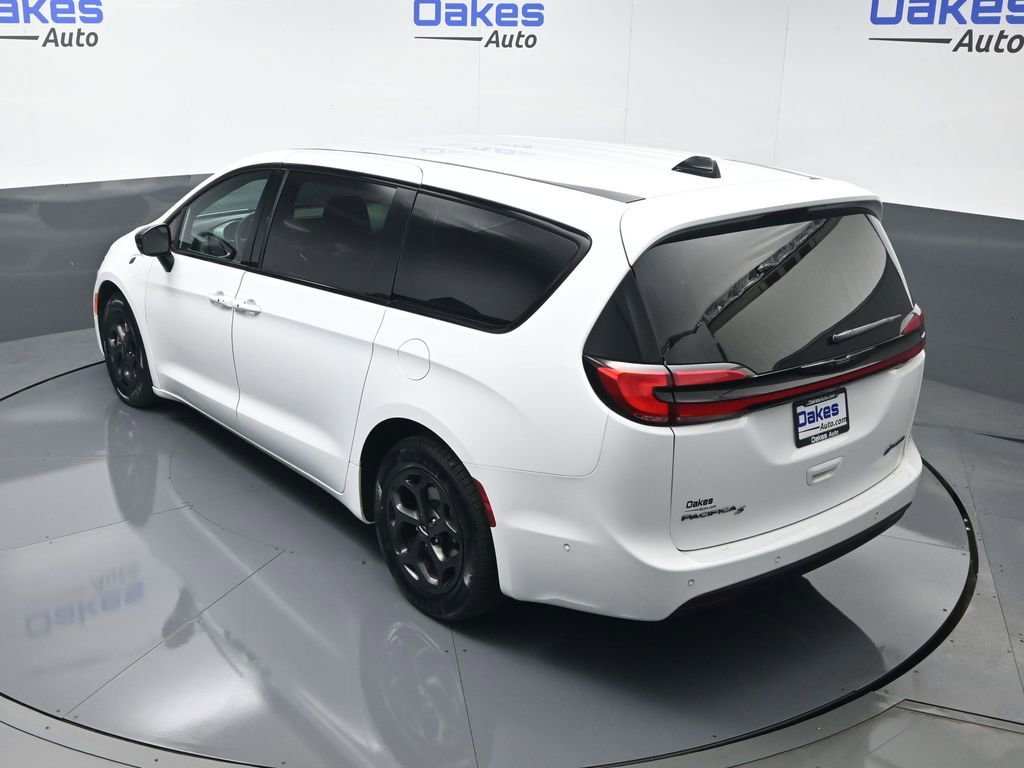 Used 2024 Chrysler Pacifica Select image 51