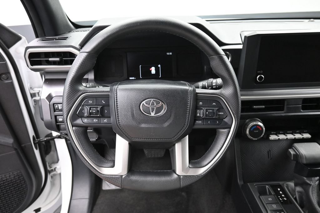 Certified 2025 Toyota 4Runner SR5 AWD/4WD image 15