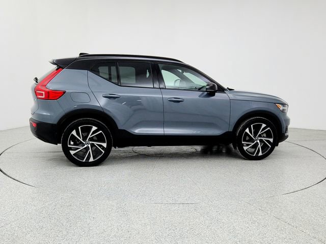 Certified 2022 Volvo XC40 T5 R-Design w/ Advanced Package image 4