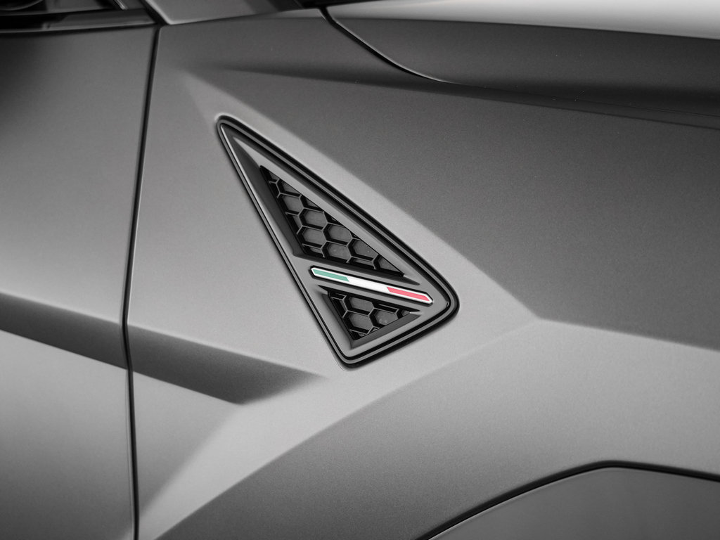 Used 2022 Lamborghini Urus AWD/4WD image 48