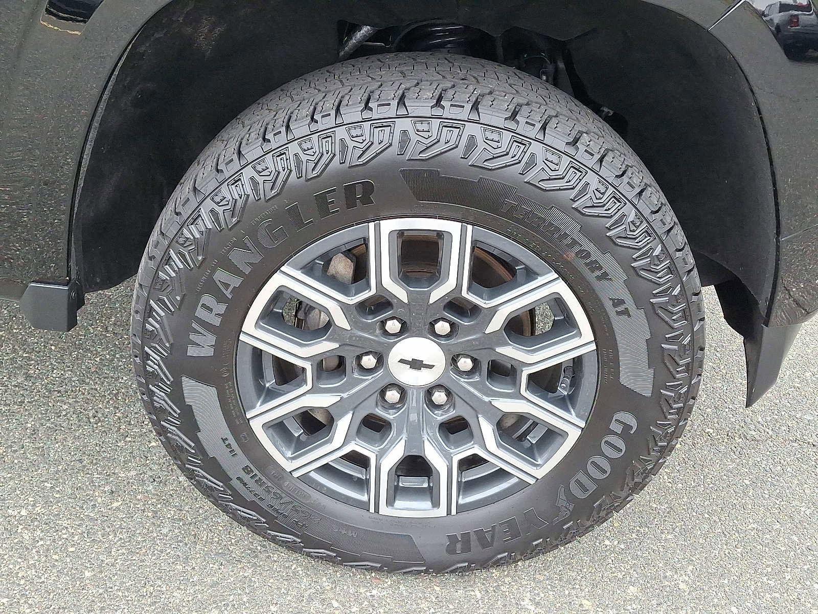 Used 2024 Chevrolet Colorado Z71 w/ Z71 Convenience Package 2 image 8