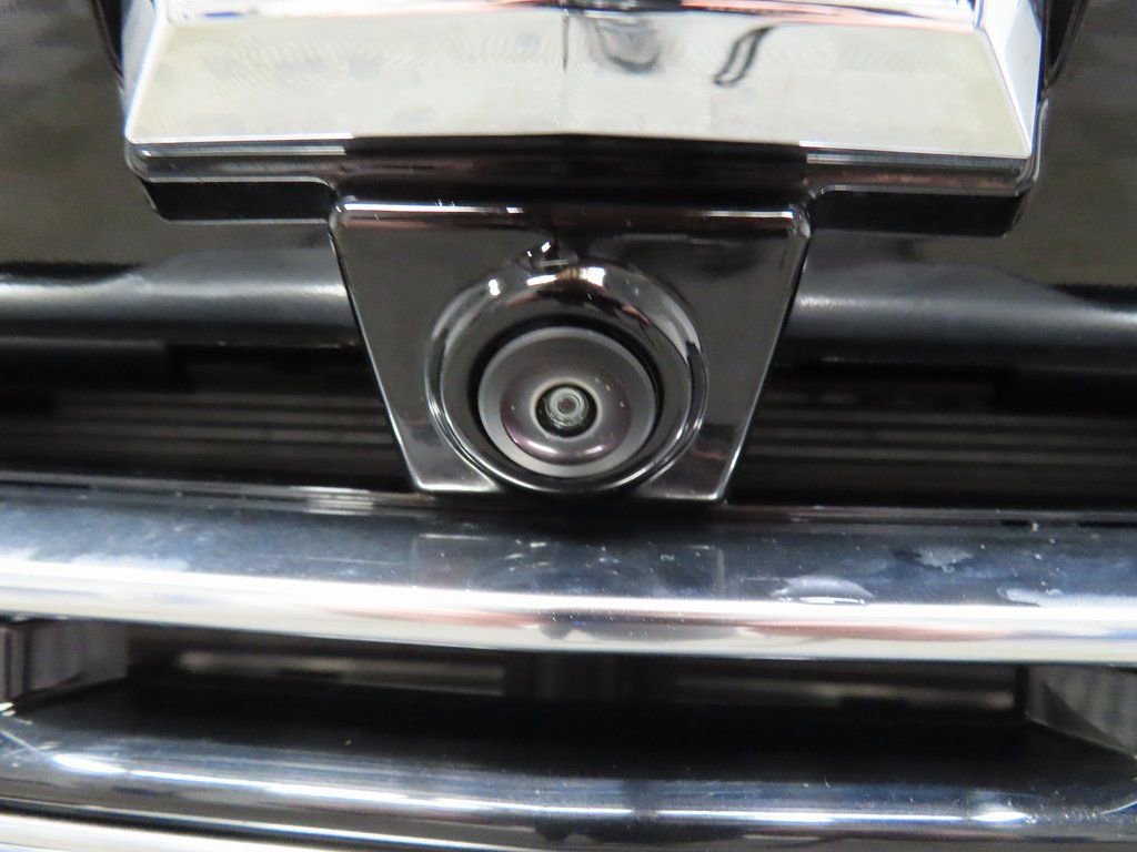 Used 2025 Chevrolet Suburban High Country AWD/4WD image 42