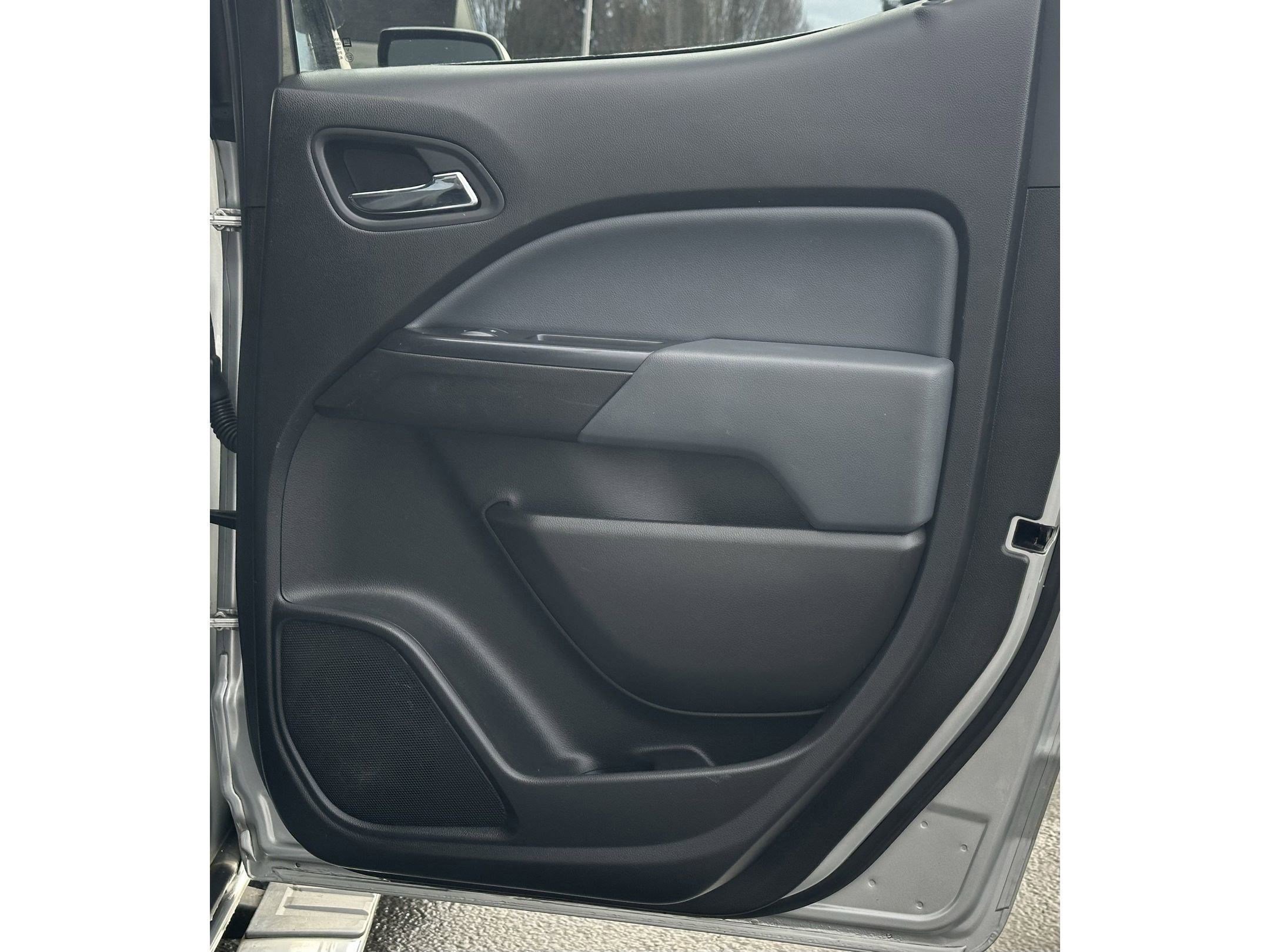 Used 2017 Chevrolet Colorado Z71 image 11