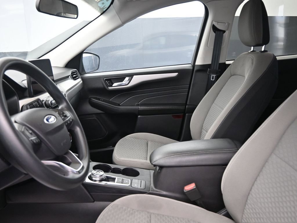 Used 2021 Ford Escape SE image 25