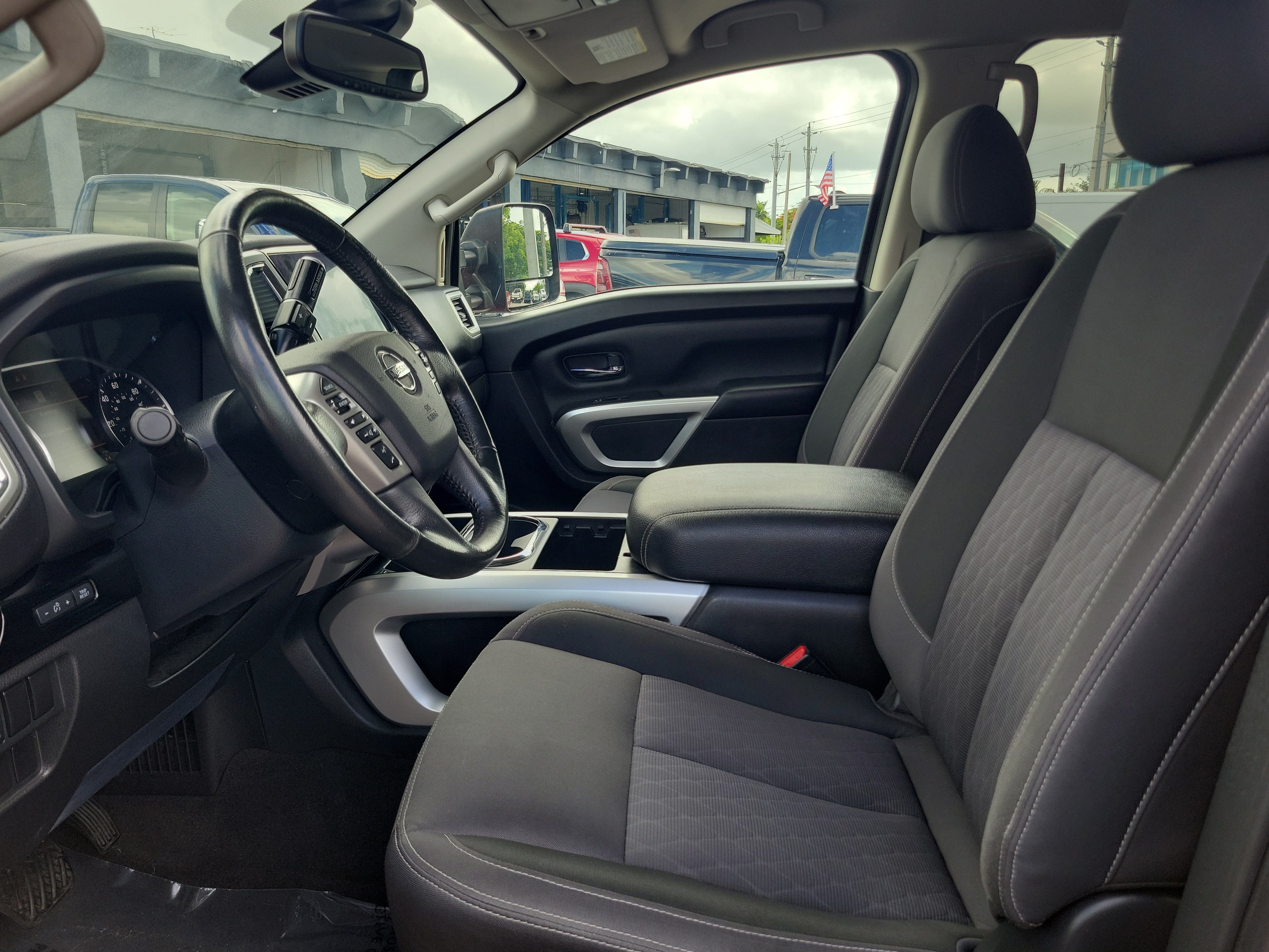 Used 2021 Nissan Titan SV w/ SV Convenience Package AWD/4WD image 11