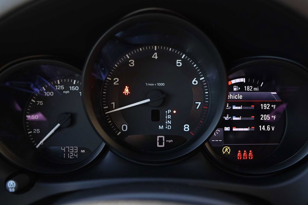 Used 2025 Porsche Macan AWD/4WD image 31