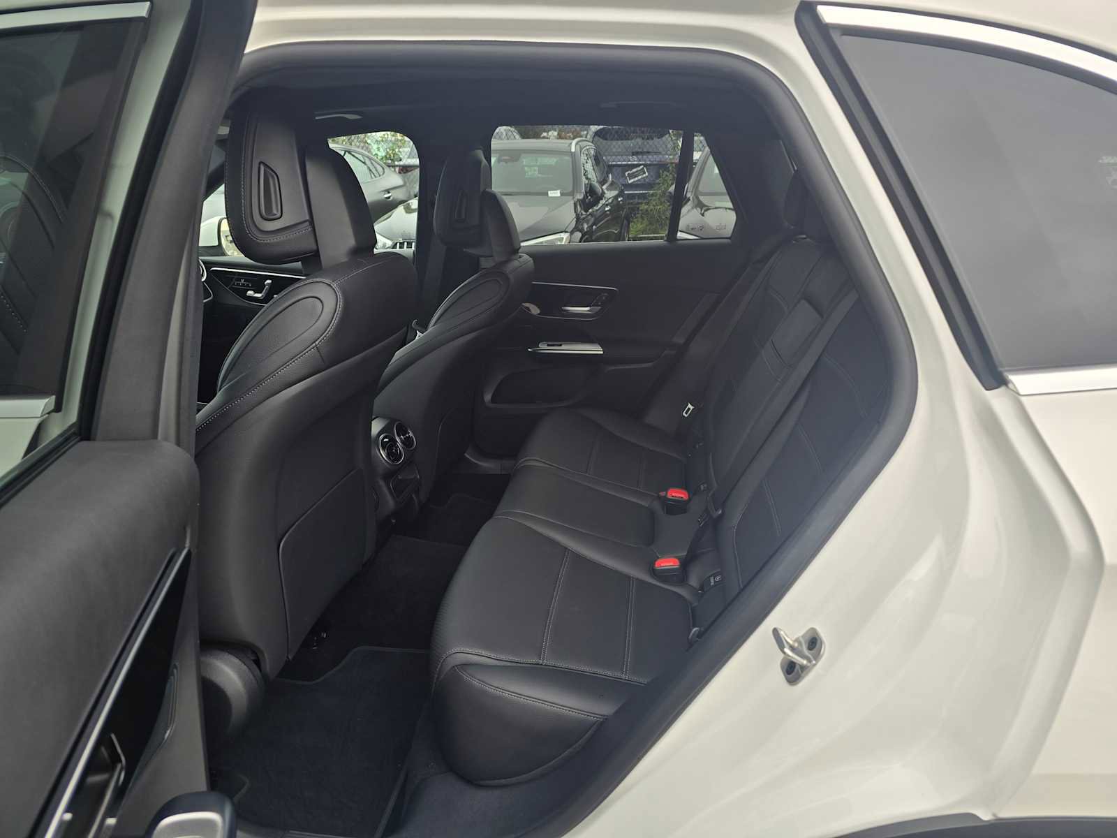 Used 2025 Mercedes-Benz GLC 300 image 19