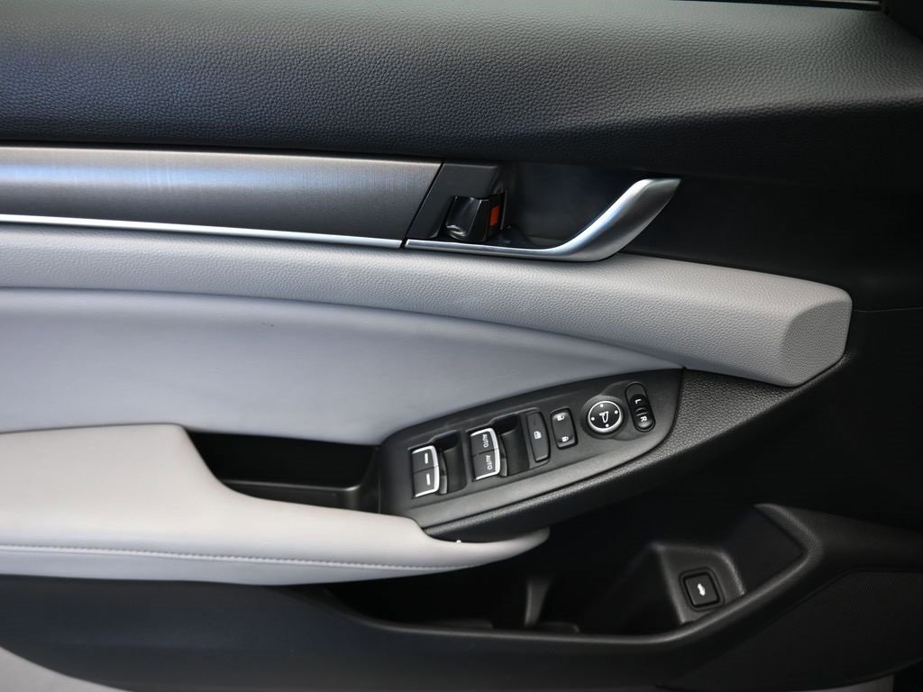 Used 2018 Honda Accord LX image 10