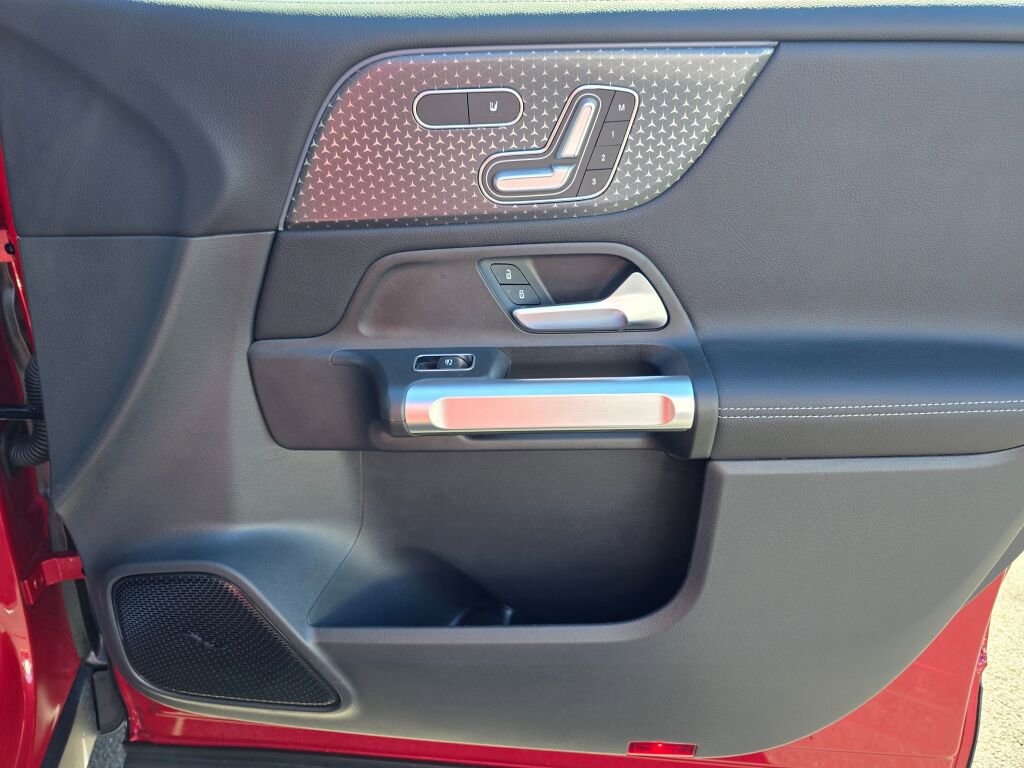 Certified 2025 Mercedes-Benz GLB 250 4MATIC image 26