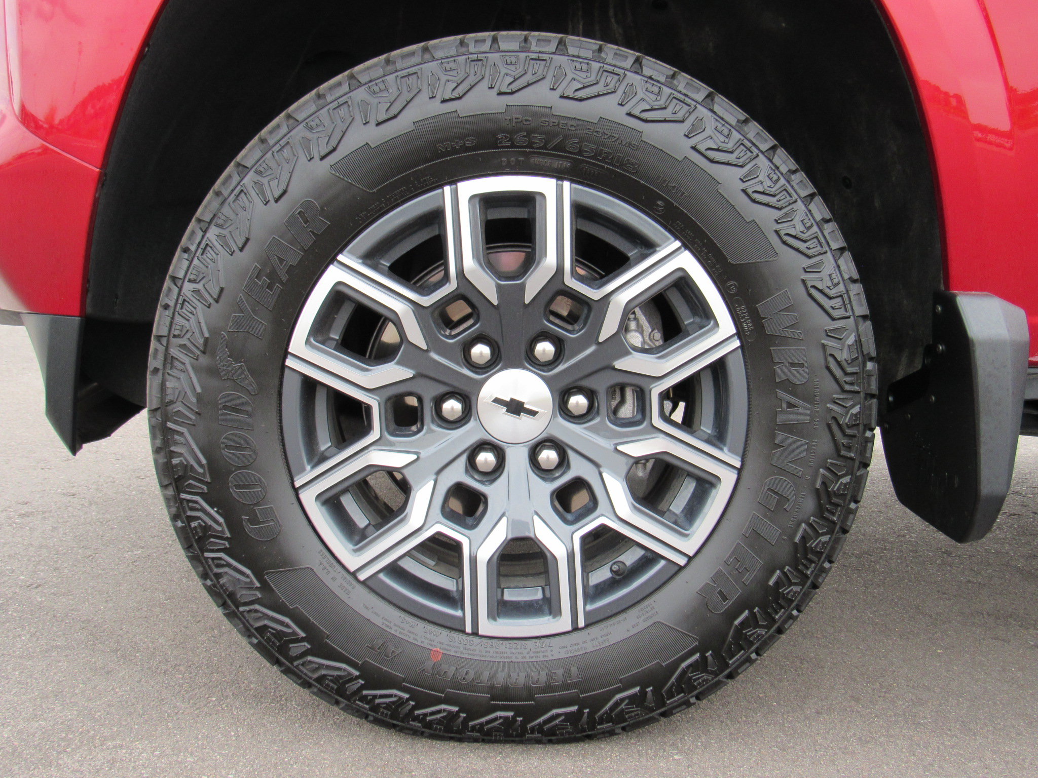 Used 2025 Chevrolet Colorado Z71 w/ Technology Package AWD/4WD image 39