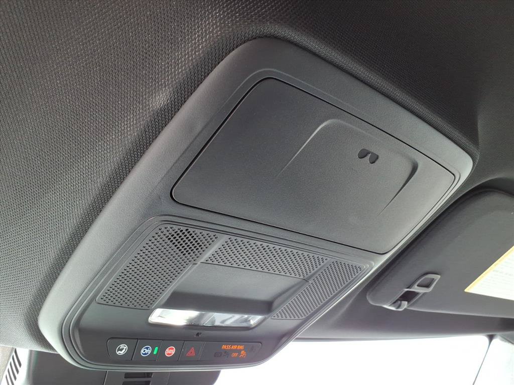 Used 2026 Chevrolet Traverse LT w/ Driver Confidence Package FWD image 34