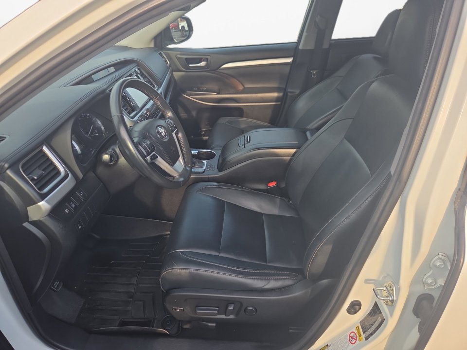 Used 2018 Toyota Highlander XLE FWD image 11