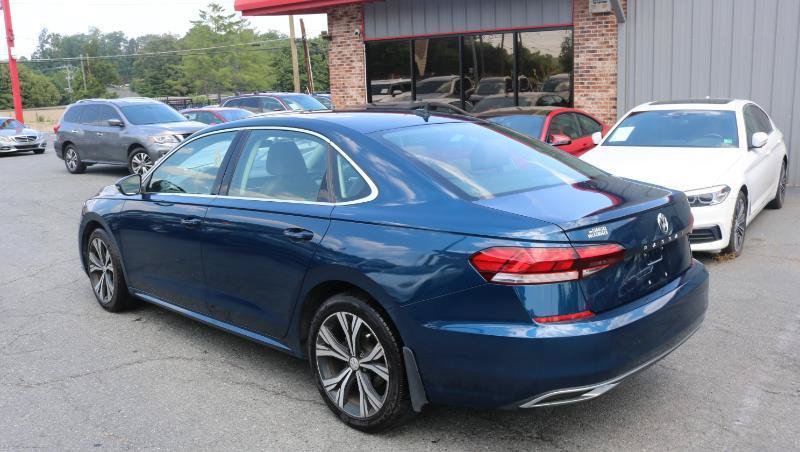 Used 2022 Volkswagen Passat 2.0T SE FWD image 5