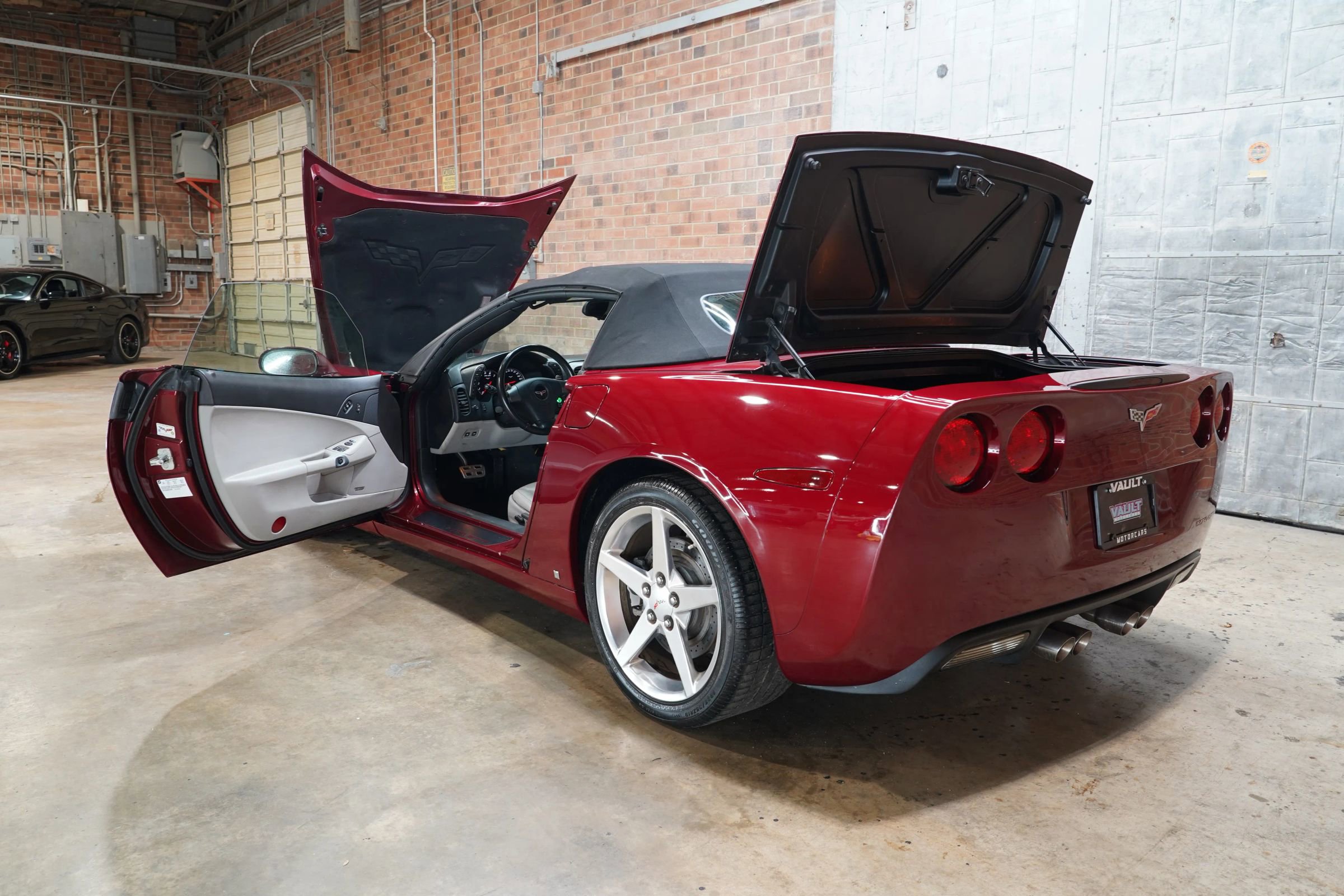 Used 2006 Chevrolet Corvette Coupe w/ Preferred Equipment Group RWD image 27
