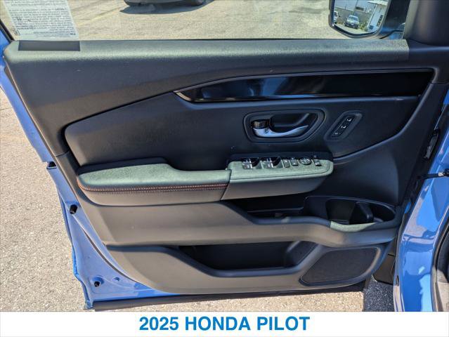 Certified 2025 Honda Pilot TrailSport image 12