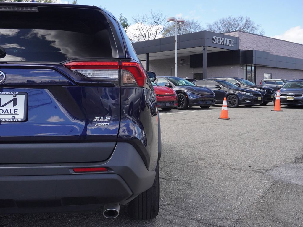 Used 2025 Toyota RAV4 XLE image 12