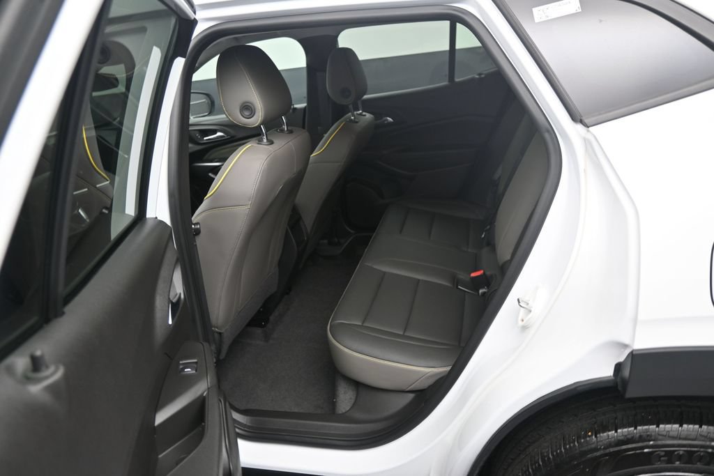 Used 2025 Chevrolet Trax ACTIV w/ Sunroof Package FWD image 14