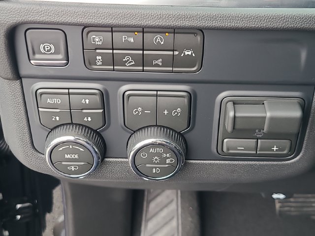 New 2026 Chevrolet Suburban High Country AWD/4WD image 31
