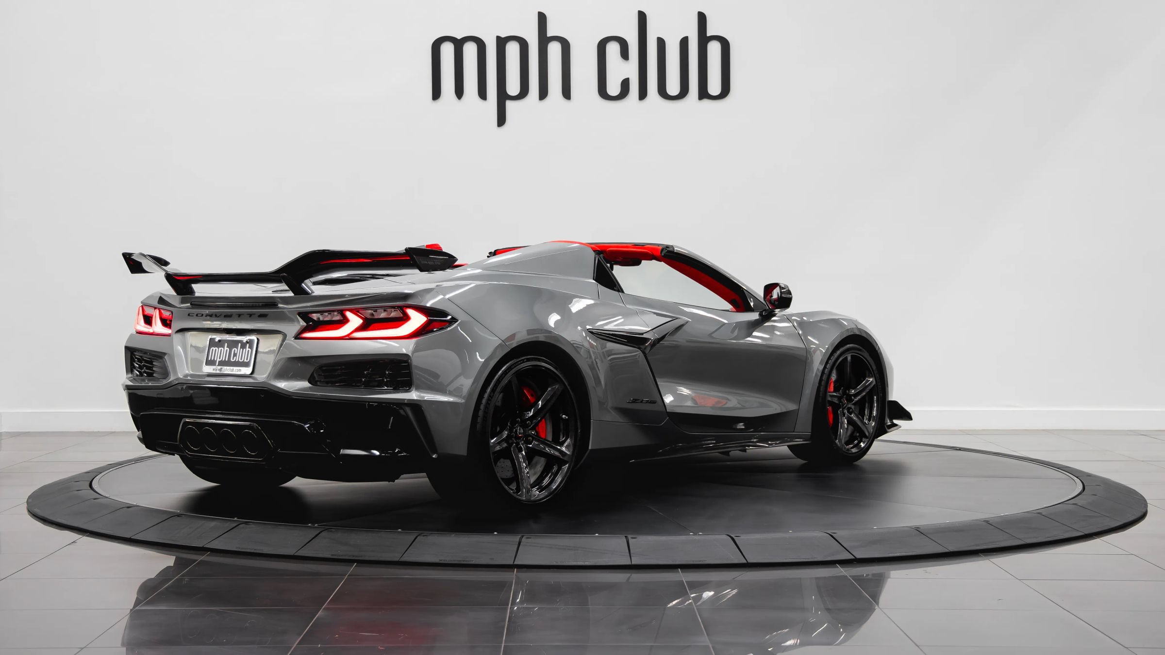Used 2024 Chevrolet Corvette Z06 w/ Z07 Performance Package RWD image 17