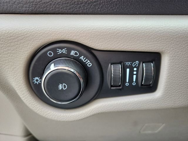 Used 2023 Chrysler Pacifica Limited image 23