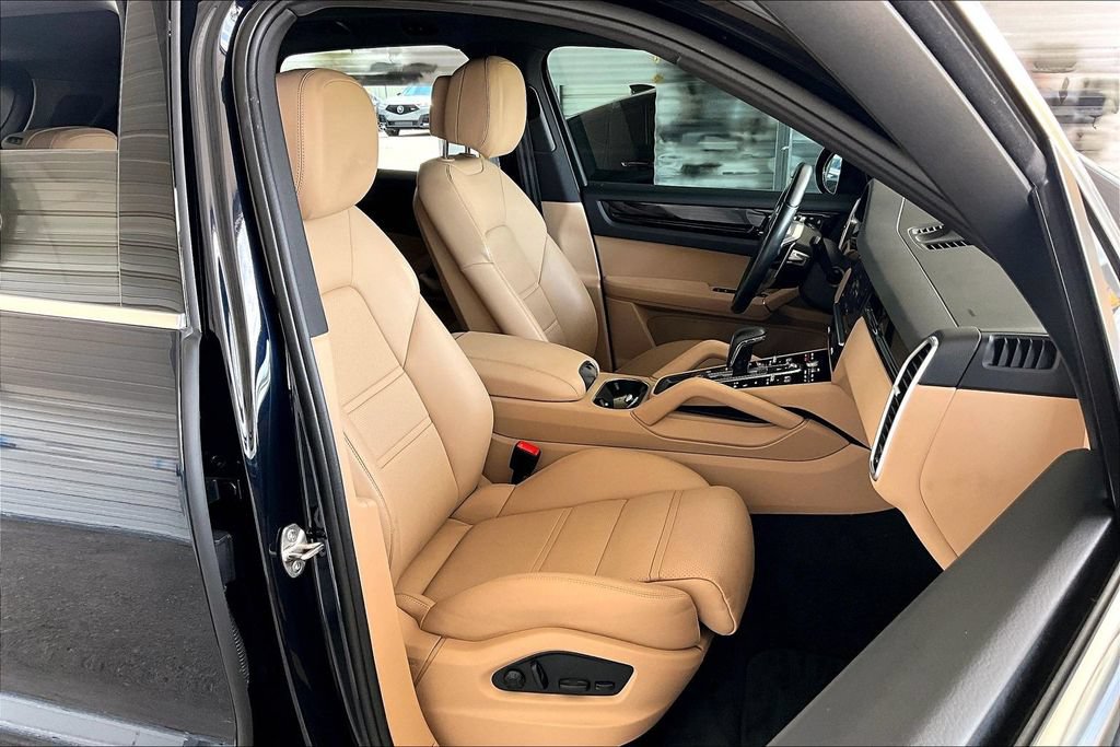 Used 2022 Porsche Cayenne Platinum Edition AWD/4WD image 9