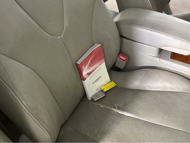 Used 2010 Toyota Camry XLE image 29