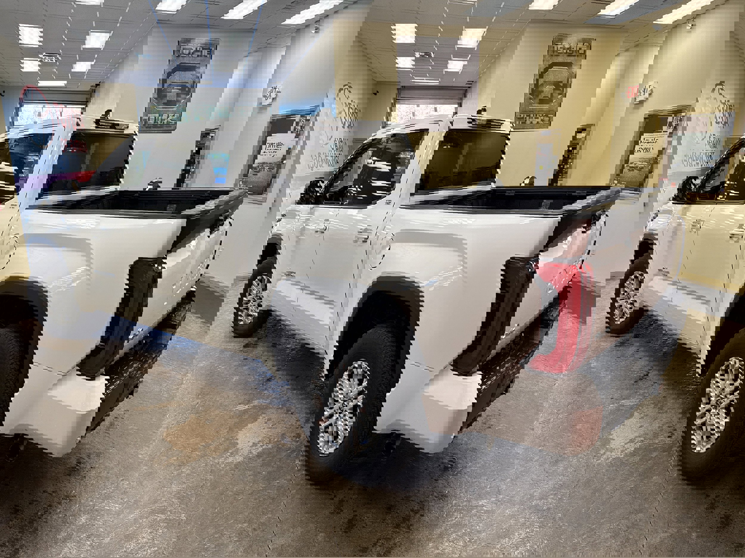 Used 2022 Toyota Tundra SR5 w/ SR5 Premium Package image 7