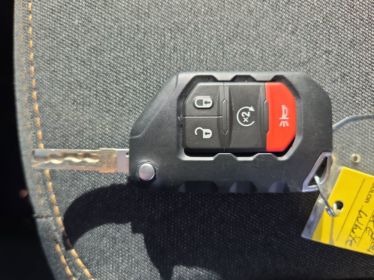 Used 2025 Jeep Wrangler Unlimited Sahara AWD/4WD image 32